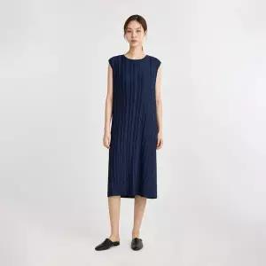 [플리츠미](대구신세계)[최초 판매가 138000원] 슬리브리스 롱 플리츠 원피스_EPOPM324006