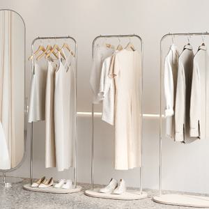 소프시스 포인트 우드 스탠드 행거 600