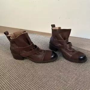 스파이더맨 여자 빈티지 통굽 양가죽 부츠 셔링 슬림 워커 웨스턴 OPH5