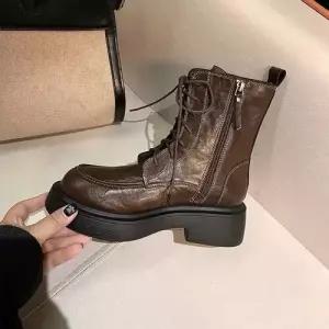 슬송렉샵 여자 키작녀 라운드 양가죽 스트랩 옆지퍼 워커힐 앵클부츠 통굽 워커 키높이 꾹5