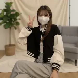 [다잇템] 여성 환절기 콘트라스트 세미크롭 야구점퍼 봄가을용
