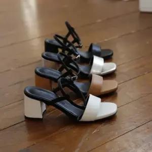 국산샌들 국내제작 기본템 각코 발등 스트랩 미들굽 샌들힐Y