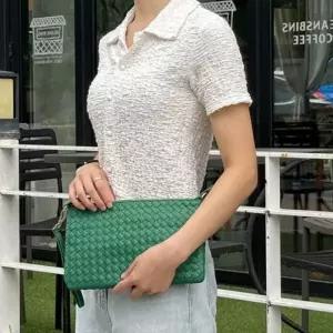 미니멀하고 세련된 클러치겸 크로스백 탈부착 스트랩