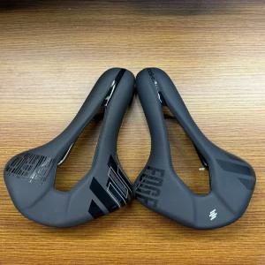 편안한 레이싱 시트 로드 바이크용 티타늄 활 통기성