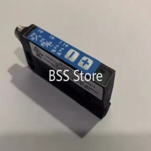 WFS3-40N415  색상 코드화된 슬롯형 투명 라벨 센서(케이블 포함)