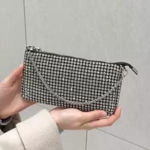 스터드 클러치 겸 토트 크로스백