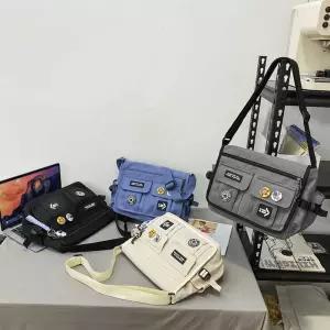 투포켓 메신저백 방수 남녀공용 뱃지 포함 학생가방 미니핸드폰가방