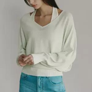 정상가 84 900원 [MERGO] 홀터넥 레이어드 니트 [2COLORS]