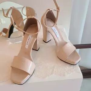 국내제작 에나멜 가보시 발목 통굽 스트랩 샌들힐Y 여성샌들 여성구두 국산구두