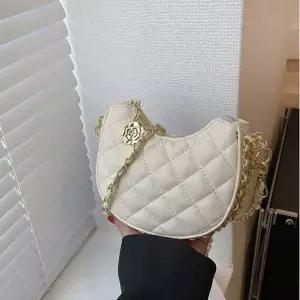 데일리 대학생 미니 체인 반달 핸드백 인기 크로스백 쇼퍼백 바디백