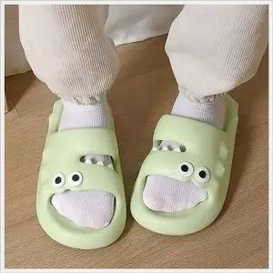 [에이치플러스몰]WL 실내 가정 사무실 학교 쿠션 실내화 슬리퍼 악어모양
