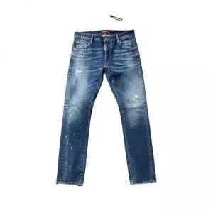 [디스퀘어드2] 미디엄 이지 워시드 타이디 바이커 진 154749654