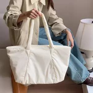 [오너클랜]WL 여성 패딩 가방 보부상 데일리 쇼퍼 숄더 백 아이보리