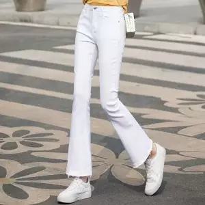 [하프클럽/셀러허브_여성트랜드패션]여자 흰색 청바지 부츠컷 봄패션 데님