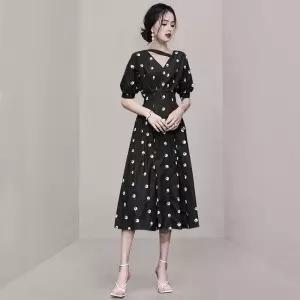 손오천 여사친 원피스 여름 퍼프 브이넥 쉬폰 셔링 자수 슬림핏 소매 데일리룩 A라인 KUK1