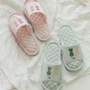 거실화 푹신한 디자인 손님용 고양이 자수 슬리퍼 사계절 실내화 커플 스트라이프 귀여운 여성 남성 선물