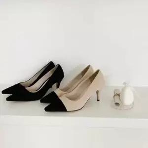 통굽구두 스웨이드 소재 블랙투톤 앞코 디테일 펌프스힐 구두