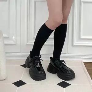 어글리 스퀘어 가보시 통굽 유광 레이스업 여성 로퍼Y