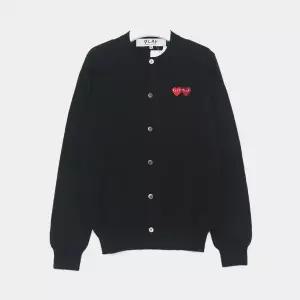 꼼데가르송 26SS 더블 하트 패치로고 울 크루넥 공용 가디건 AX N057 051 1