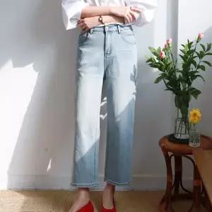 [다잇템] 여자 라이트블루 캣워싱 세미배기핏 SS 9부 백밴딩 청바지