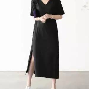 브이넷 랩 스타일 롱 원피스 허리 끈 조절 사이드 트임 디자인 배 부분 여유