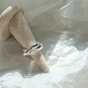 [신세계라이브쇼핑][옷자락] 여성 미드나잇 실버 트위스트 레이어드 각인 링