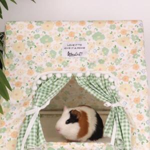 토끼 은신처 빌라 여름용 호환 바닥 없는 아늑한 수면 텐트 토끼 기니피그용 커튼 포함 꽃무늬 은신처 햄스