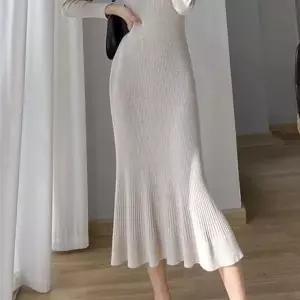 [하프클럽/]F006482_머메이드 라인 밑단플레어 골지니트원피스