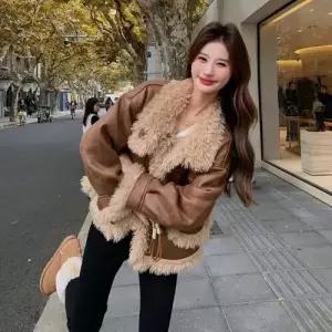 헐크 페이크 여자 여성 자켓 가죽 퍼 일체형 코트 KKE1