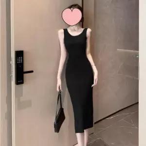 여자 슬림핏 민소매 백트임 니트 롱 원피스