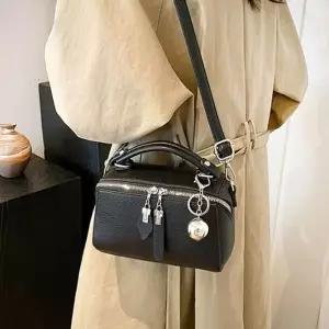 WL 왕방울 사각 토트백 세련되고 깔끔한 고급스러운 포인트 데일리