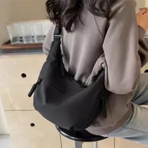 남녀공용 대학생 심플 반달 만두 크로스백 메신저백 AZQ8+4usN