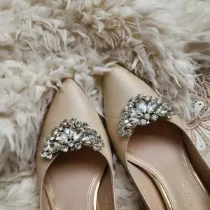 [오너클랜]인기상품 웨딩 발걸음 큐빅 장식 구두 코사지 신발 액세서리 [WFKMROZ_260410]