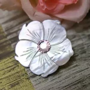 꽃잎 자개 브로치