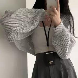 [라일리여성의류] Rly 여성 퍼프소매 크롭 가디건 긴팔 니트 볼레로 간