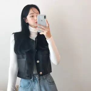 드레스날다 독보적인 레더 무스탕 리버시블 양면 크롭 조끼 1119228