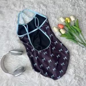 여사친 스피드 비치웨어 미리준비 슬림핏 삼각수영장 트임 빅 힙업 트레이닝 전문 라이트 OOTD1