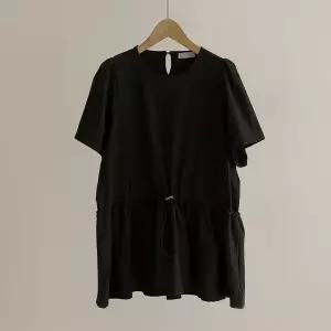 [하프클럽/]레표 스트링 플레어 반팔 블라우스