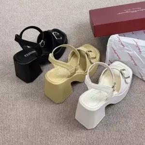 엘럽여자 여름 웨지 웨지힐 힐 일자 통굽 스트랩 플랩 샌들 야상 스타일링 원템2