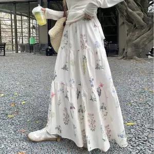 은은한 플라워 티어드 롱스커트 롱스커트 롱치마 여성롱스커트 여성롱치마