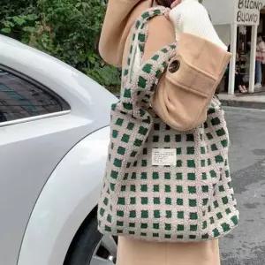 여자 데이트 겨울 패션 뽀글이 가방 숄더 백 코디