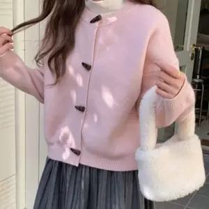 DUGNMARKT  러블리 무드 떡볶이 니트 가디건 페미닌룩 데일리룩 데이트룩 캐주얼룩 여성 의류