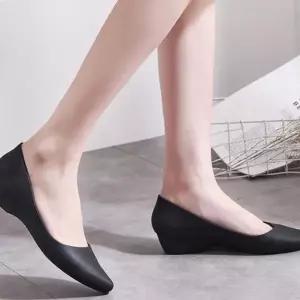 여성플랫슈즈 데일리 여성 깜끔한 블로퍼 디자인 아쿠아 젤리 플랫 슈즈