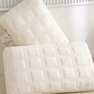 입체 퀼팅 베개 니트 원단 형태 부드러운 촉감 숙면 수면 목 편안함 침구 침실