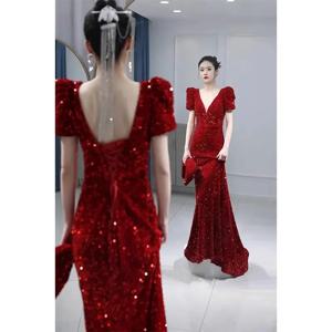 여성 새로운 피쉬 테일 슬리밍 토스트 드레스, 신부 와인 레드 스팽글 하이 엔드 느낌 2025 여름 섹시한 약혼 이브닝 드레스 트렌드