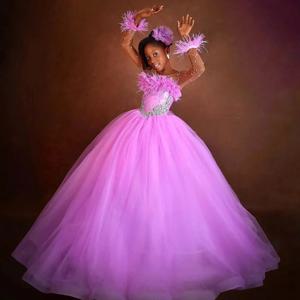 결혼식을위한 맞춤형 우아한 꽃의 소녀 드레스 깃털 전체 소매 바닥 길이 생일 파티 첫 성찬식 볼 가운