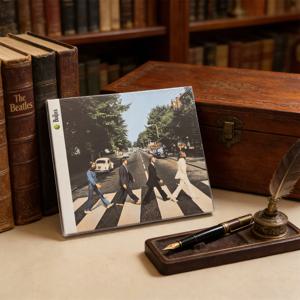 CD '애비 로드'는 영국 록 밴드 비틀즈의 11번째 스튜디오 앨범으로, 1969년 9월에 출시되었으며, 완벽한 마무리가 되었습니다.