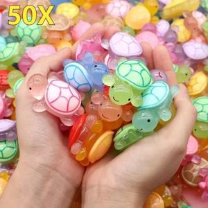 50 Pcs 어둠 속에서 빛나는 귀여운 미니 빛나는 거북이 장식품 미니어처 거북이 마이크로 풍경 어린이 장난감 홈 장식 선물