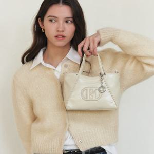 [헤지스ACC] 아이보리 로고패치 미니 토트백 HIWA5E551IV