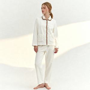 BYC 여성 겨울 엠보 밍크 극세사 홈웨어 잠옷 파자마 상하 세트 NEG2041